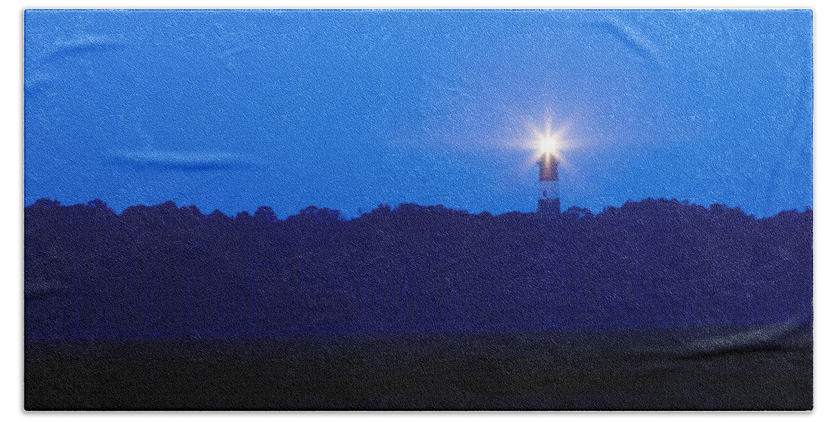 Sparse Hand Towel featuring the photograph Assateague Lighthouse at dawn by Kyle Lee