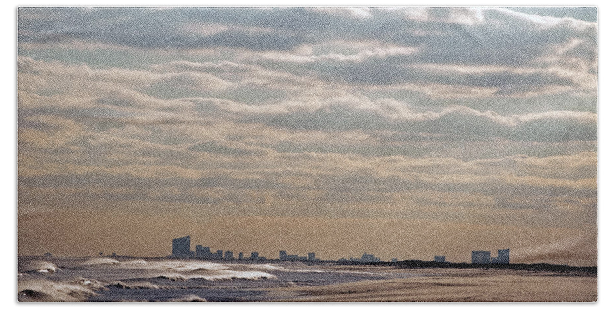 Atlantic City Skyline Bath Towel featuring the photograph Atlantic City Skyline II by Elsa Santoro