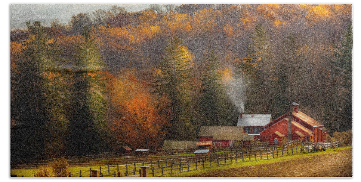 Happy Little Trees Bath Towel featuring the photograph Autumn - Barn - The end of a season by Mike Savad