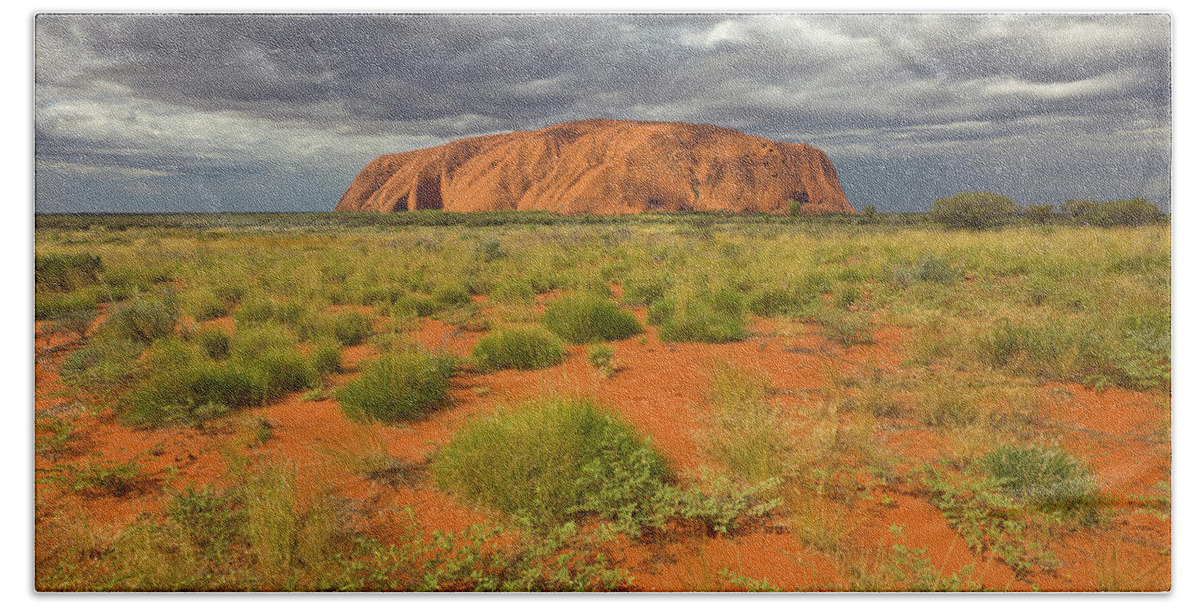 00477465 Bath Towel featuring the photograph Ayers Rock Uluru-kata Tjuta Natl Park by Yva Momatiuk and John Eastcott
