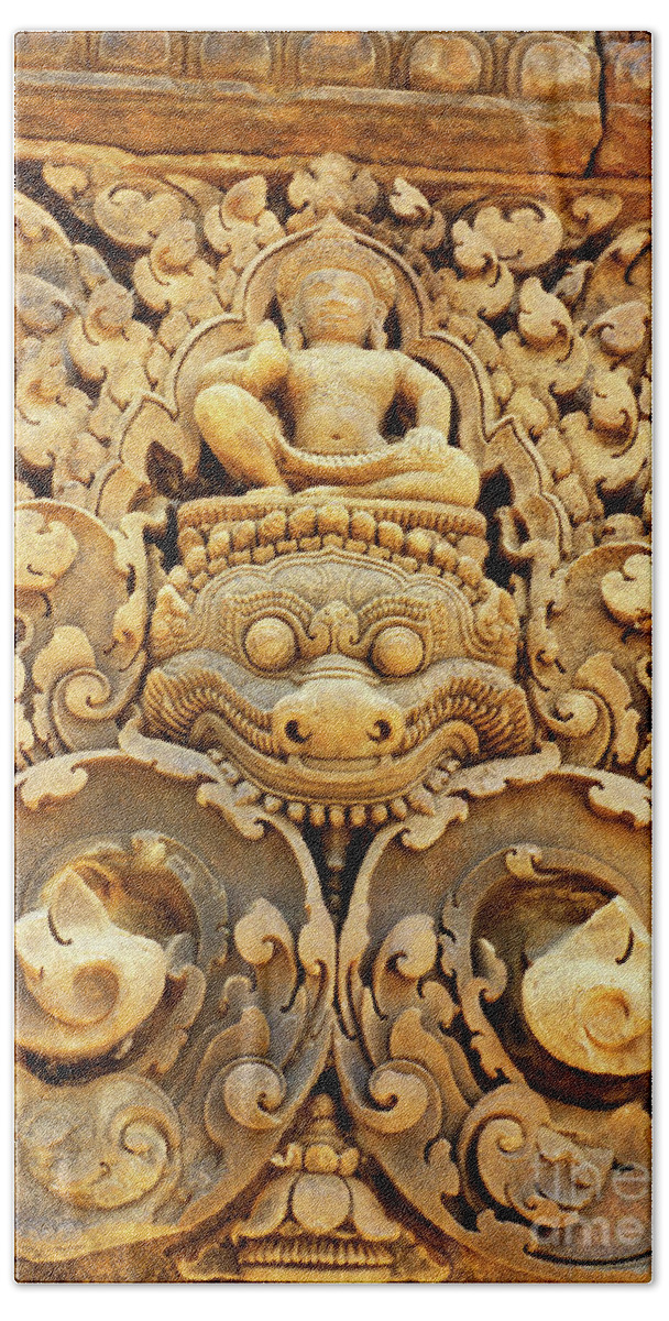 Banteay Bath Towel featuring the photograph Banteay Srei Carving 01 by Rick Piper Photography