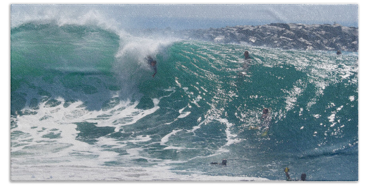 Big Surf Hand Towel featuring the photograph Banzai by Joe Schofield