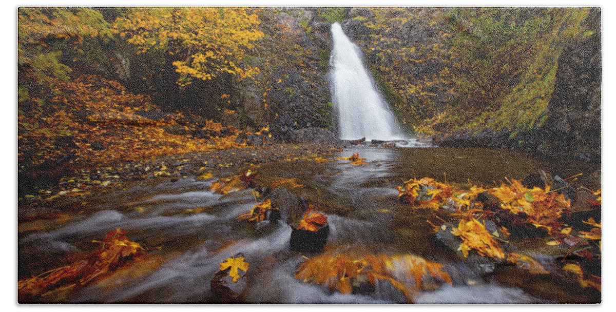 Fall Hand Towel featuring the photograph Barking Dog Falls by Darren White