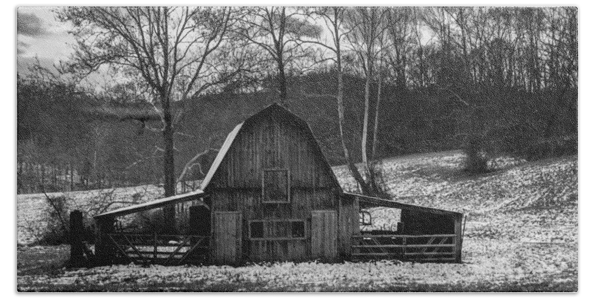 Barn Bath Towel featuring the photograph Barn with Snow BW by Ron Pate