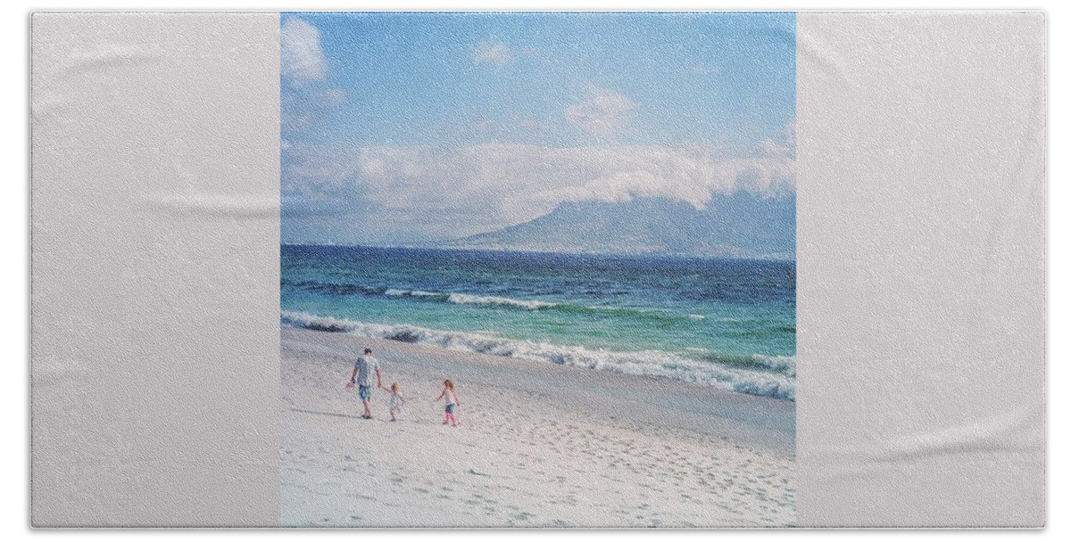 Beauty Bath Towel featuring the photograph Beautiful Cape Town by Aleck Cartwright