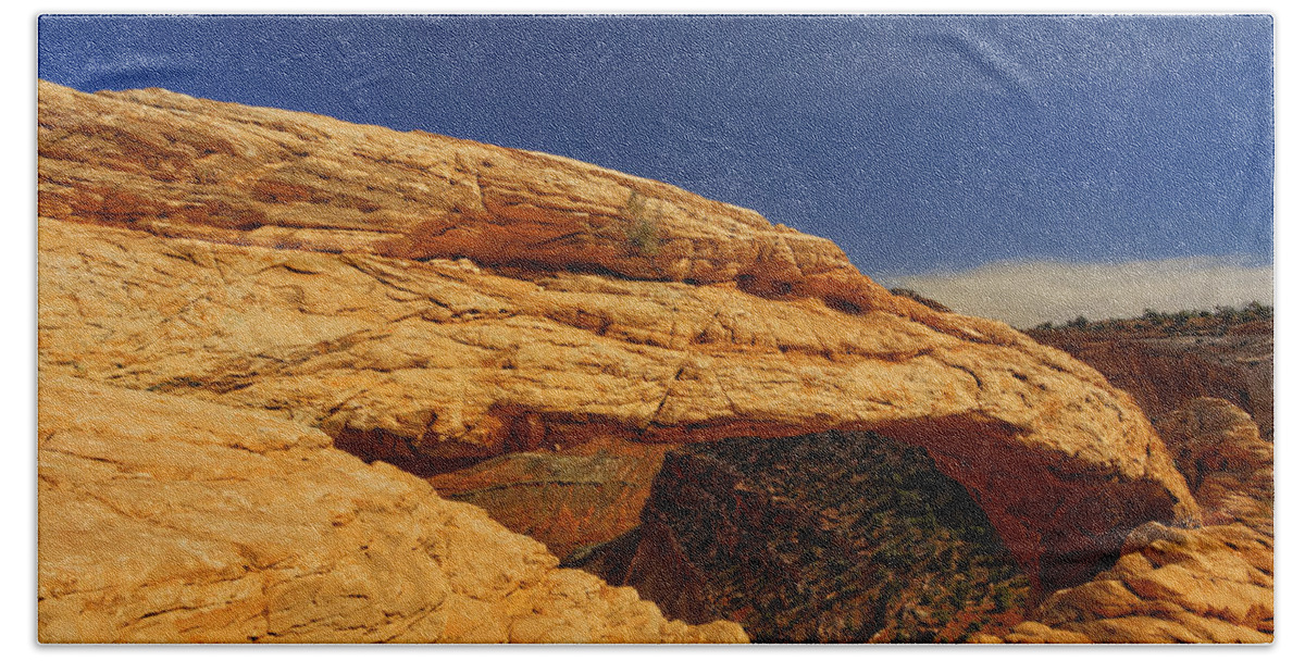 Canyon Bath Towel featuring the photograph Beautiful Mesa by Jonathan Davison