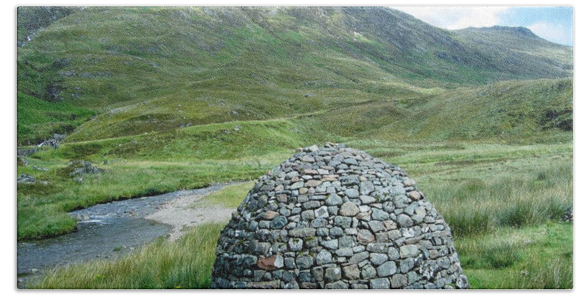 Scottish Highlands Bath Towel featuring the photograph Beehive Cairn by Denise Railey