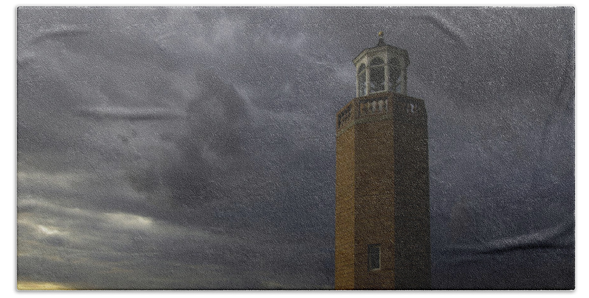 Avery Point Lighthouse Bath Towel featuring the photograph Before the storm. by David Freuthal