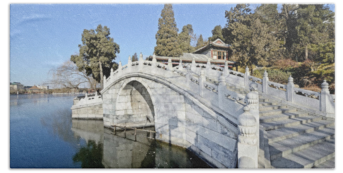 Beihai Bath Towel featuring the photograph Beihai Park in Beijing China - Arched Bridge by Brendan Reals