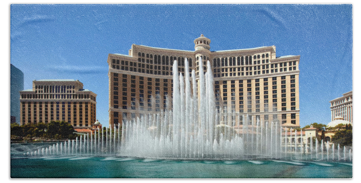 Las Vegas Hand Towel featuring the photograph Bellagio Hotel Fountains in Las Vegas by Mountain Dreams