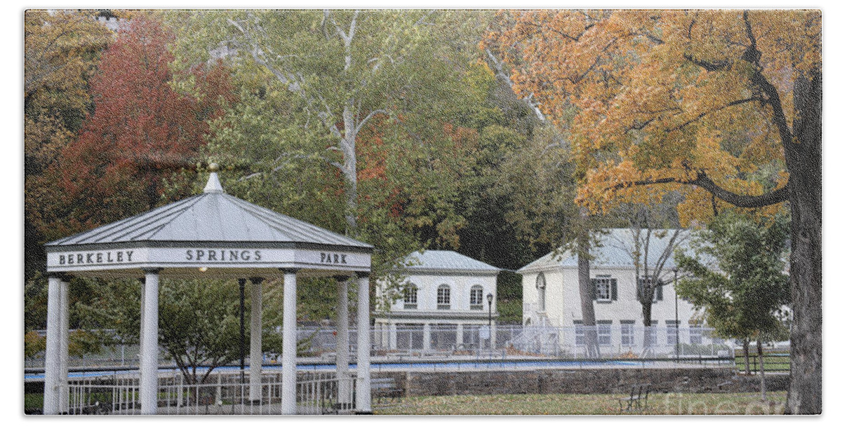 Autumn Hand Towel featuring the photograph Berkeley Springs Bandstand in West Virginia by William Kuta