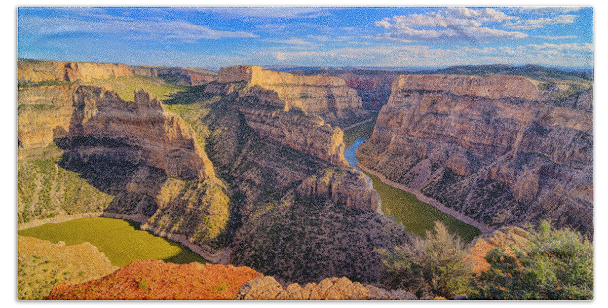 Bighorn Canyon Bath Towel featuring the photograph Bighorn Canyon by Greg Norrell
