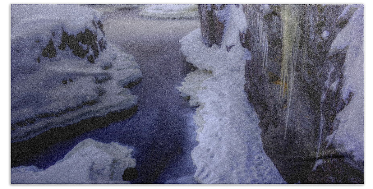 Eau Claire Dells Bath Towel featuring the photograph Blue Water And Ice by Dale Kauzlaric