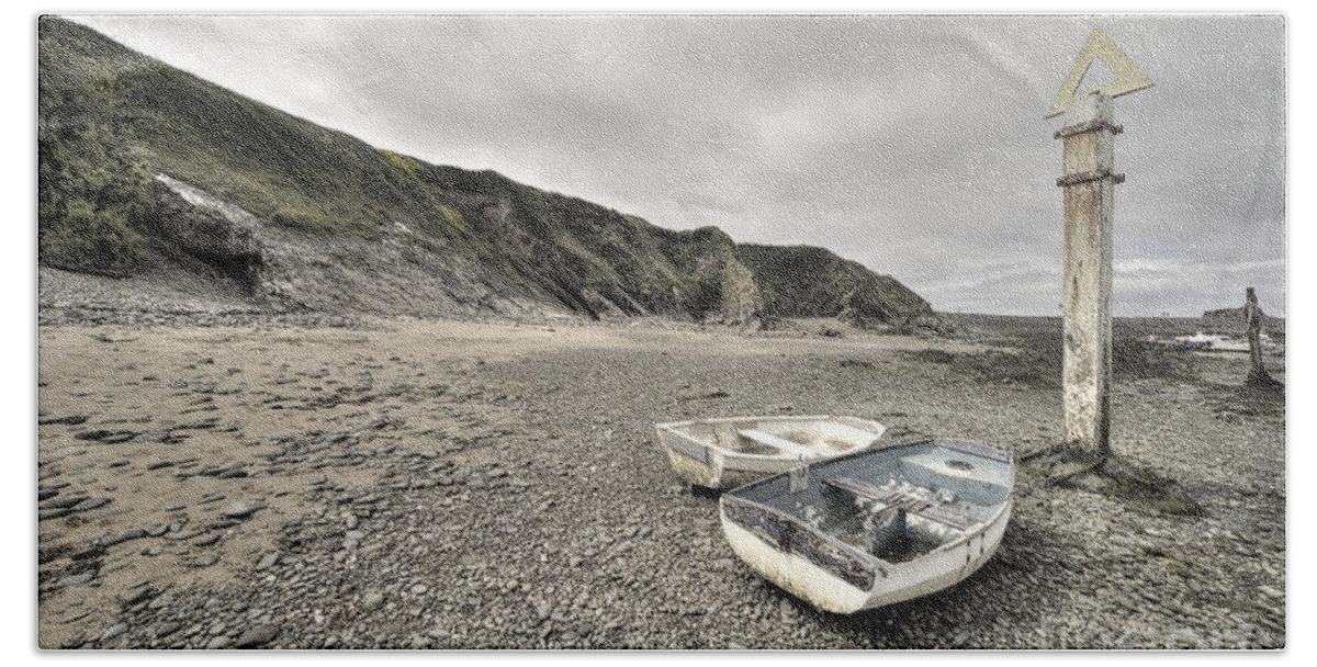 Bude Bath Towel featuring the photograph Boats at Bude by Rob Hawkins