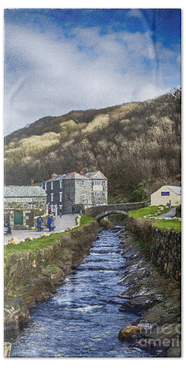 Boscastle Harbour Bath Towel featuring the photograph Boscastle Cornwall by Chris Thaxter