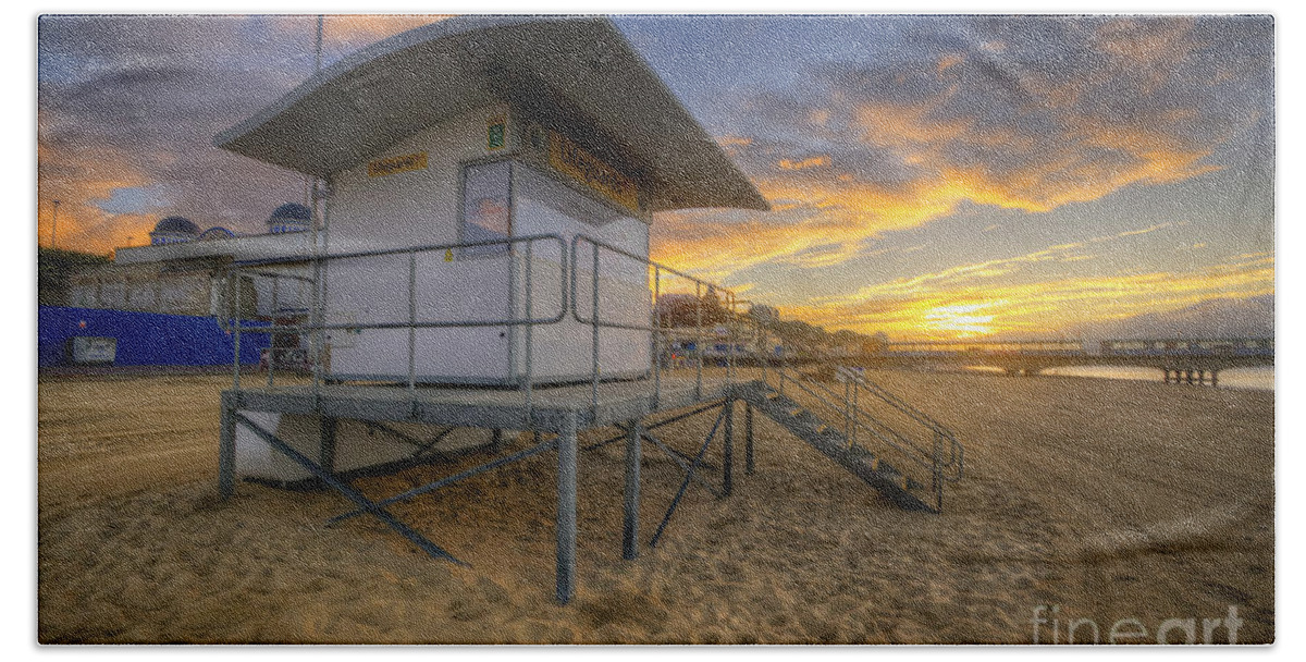 Hdr Bath Towel featuring the photograph Bournemouth Beach Sunrise by Yhun Suarez