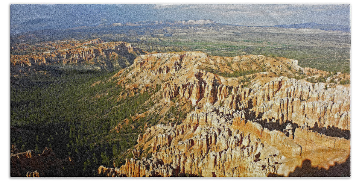Feb0514 Bath Towel featuring the photograph Bryce Canyon Np From Bryce Point Utah by Tim Fitzharris