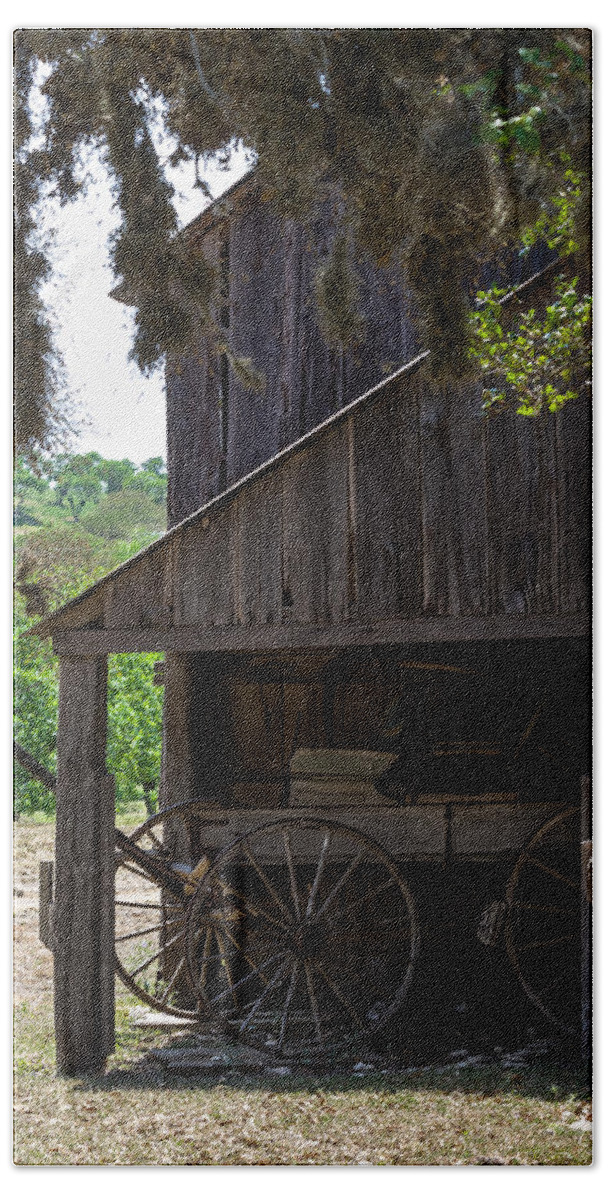 Barn Bath Towel featuring the photograph Buggy in the Barn by Ed Gleichman