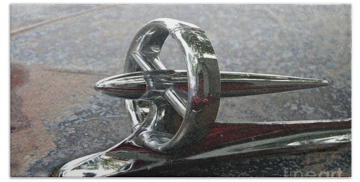 Automobile Bath Towel featuring the photograph Buick Hood Ornament by Susan Herber