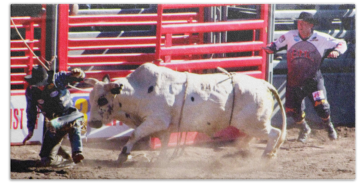 Cowboy Bath Towel featuring the photograph Bull after the Rider by Ron Roberts