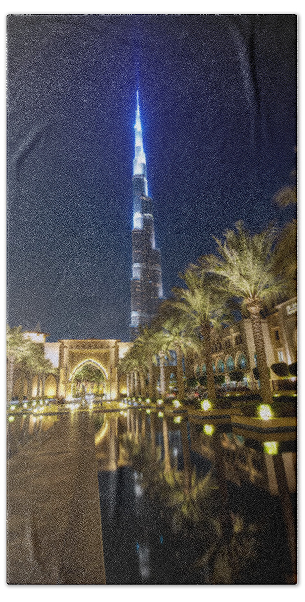 Asia Bath Towel featuring the photograph Burj Khalifa Swoard by John Swartz
