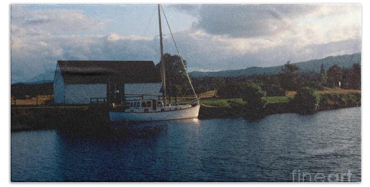 Loch Ness Bath Towel featuring the photograph Caledonian canal by Riccardo Mottola