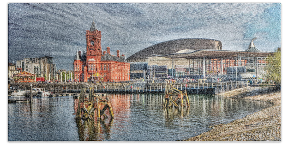 Cardiff Bay Hand Towel featuring the photograph Cardiff Bay Textured by Steve Purnell