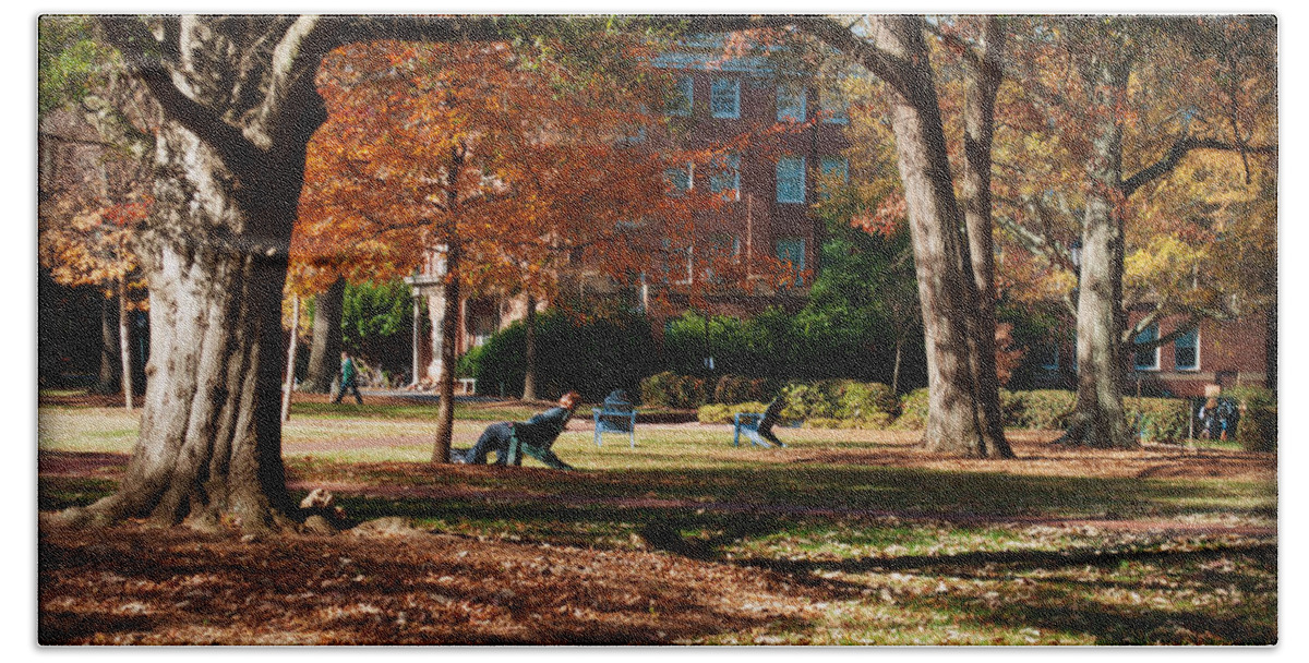 Art Bath Towel featuring the photograph Catching Rays - Davidson College by Paulette B Wright