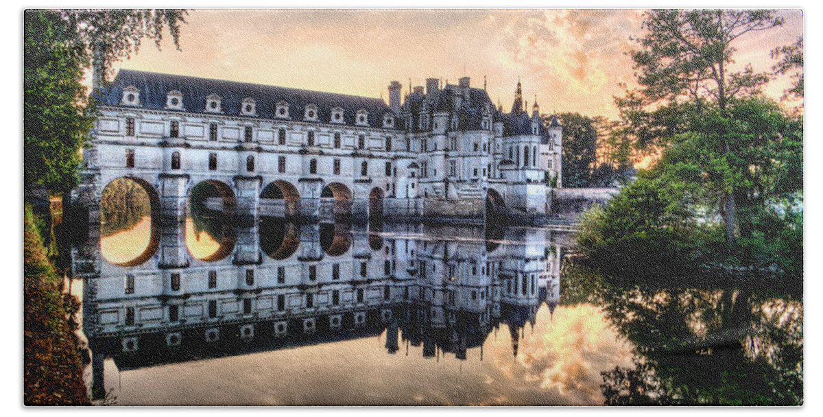Chateau De Chenonceau Hand Towel featuring the photograph Chenonceau Sunset by Weston Westmoreland