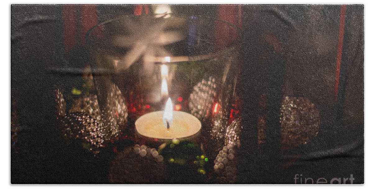  Bath Towel featuring the photograph Christmas Candle 2 by Cheryl Baxter