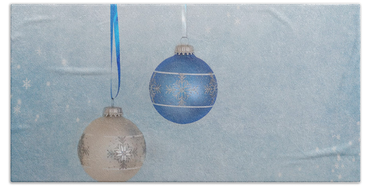 Christmas Card Art Bath Towel featuring the photograph Christmas Elegance by Kim Hojnacki