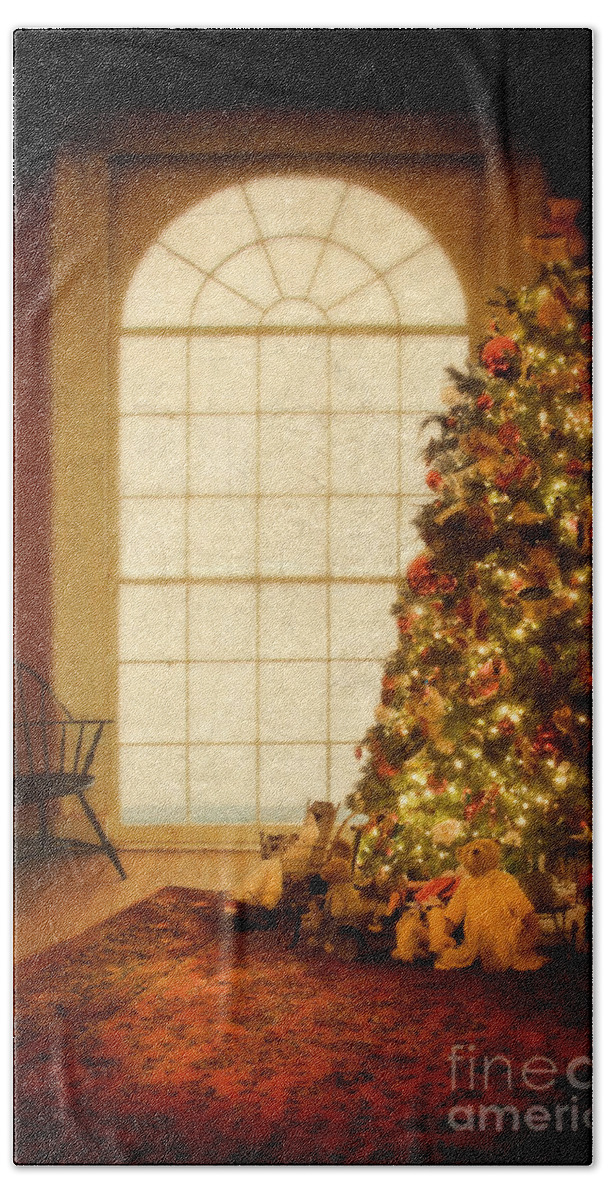 Christmas Bath Towel featuring the photograph Chritsmas Tree by Jill Battaglia