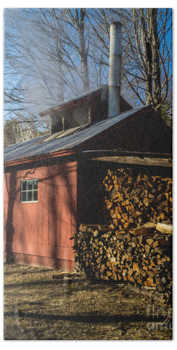 Shack Bath Towel featuring the photograph Classic Vermont Maple Sugar Shack by Edward Fielding