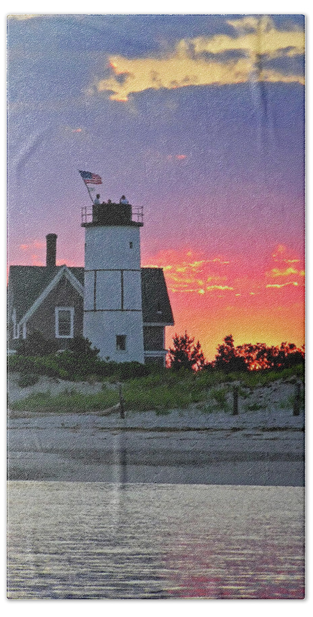 Cocktail Bath Towel featuring the photograph Cocktail Hour at Sandy Neck Lighthouse by Charles Harden