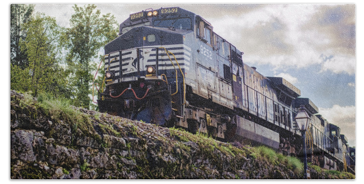 Jonesborough Bath Towel featuring the photograph Coming Down the Tracks by Heather Applegate