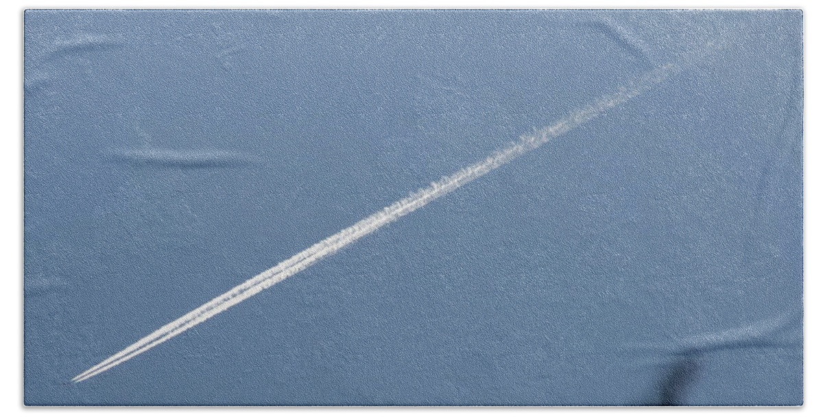Contrail Bath Towel featuring the photograph Contrail by David S Reynolds