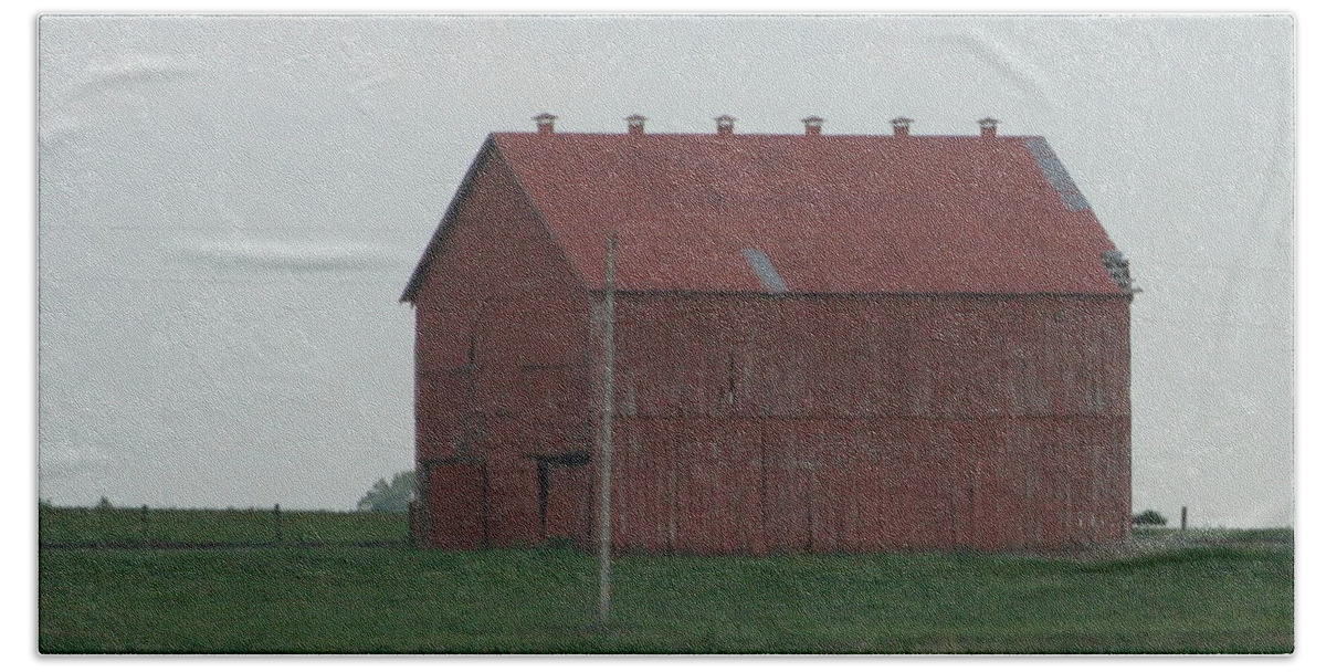 Barn Bath Towel featuring the photograph Dilapidated Country Barn by Valerie Collins