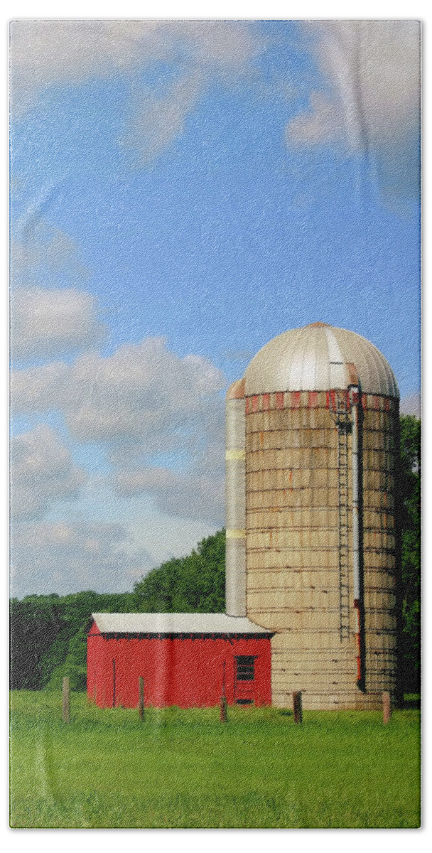 Farm Bath Towel featuring the photograph Country Silo by Karol Livote