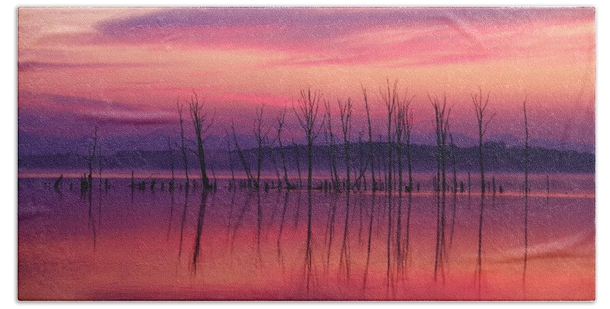 Sunrise Hand Towel featuring the photograph Crimson Morn by Roger Becker