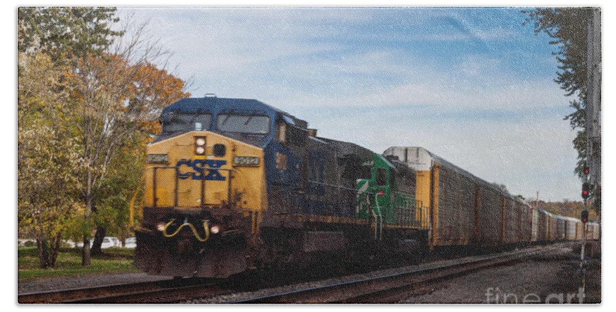 Americana Bath Towel featuring the photograph CSX Freight Engine by Thomas Marchessault