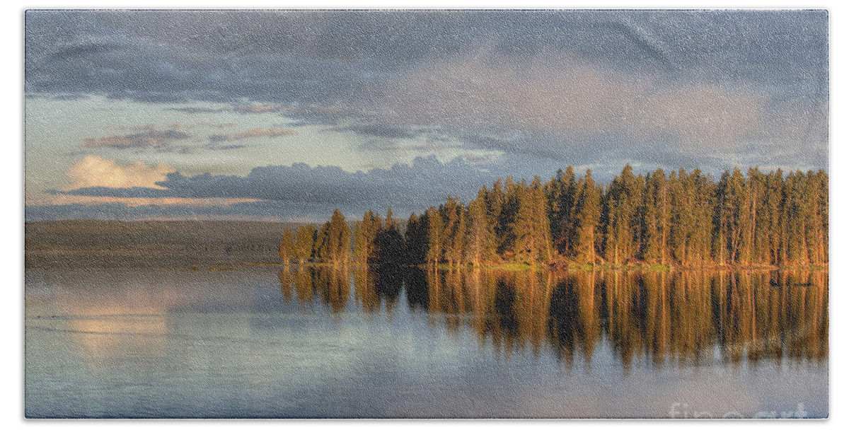 Hdr Bath Towel featuring the photograph Dawn Reflections on Pelican Bay by Sandra Bronstein