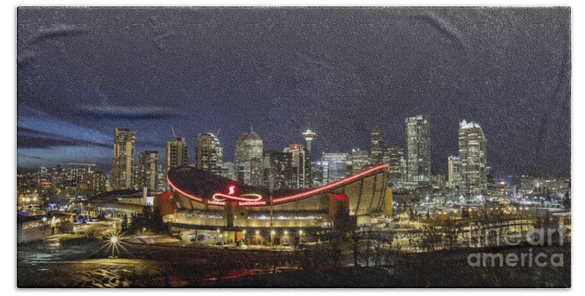 Calgary Hand Towel featuring the photograph Dazzled By The Light by Evelina Kremsdorf