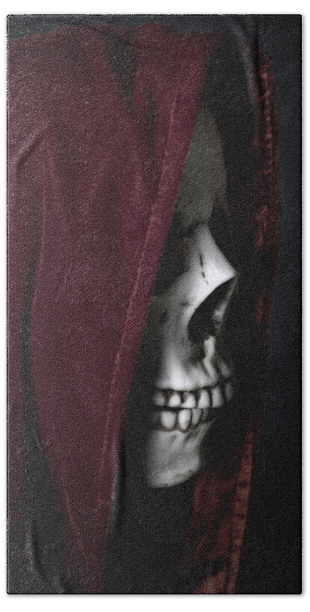 Skull Bath Towel featuring the photograph Dead Knight by Joana Kruse