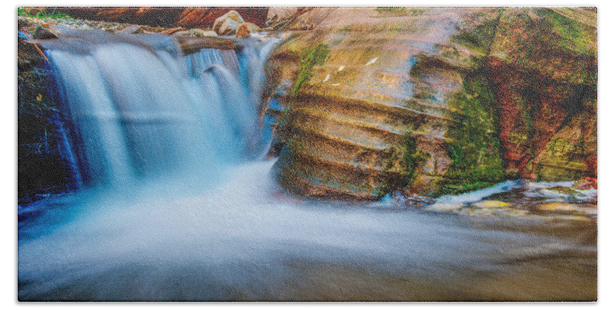 Slot Bath Towel featuring the photograph Desert Oasis by Chad Dutson