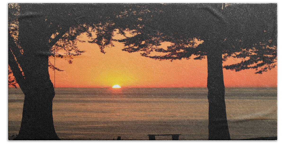 Sunset Hand Towel featuring the photograph Dreamy Day's End by E Faithe Lester