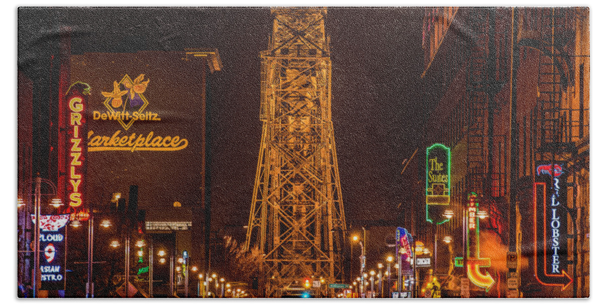 Duluth Lake Avenue Hand Towel featuring the photograph Duluth Lake Avenue by Paul Freidlund