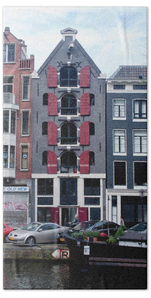 Amsterdam Bath Towel featuring the photograph Dutch Canal House by Thomas Marchessault