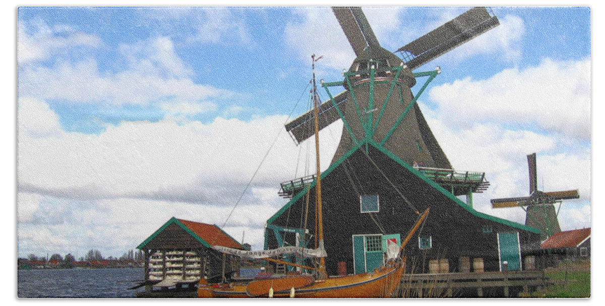 1475 Hand Towel featuring the photograph Dutch Windmill by Gordon Elwell