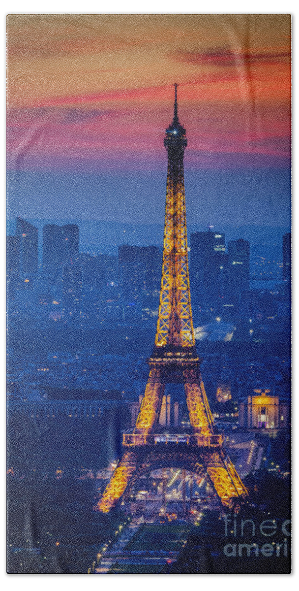 Architectural Bath Towel featuring the photograph Eiffel Tower at Twilight by Brian Jannsen