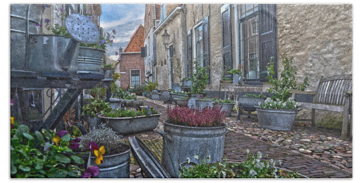 Netherlands Bath Towel featuring the photograph Elburg Alley by Frans Blok